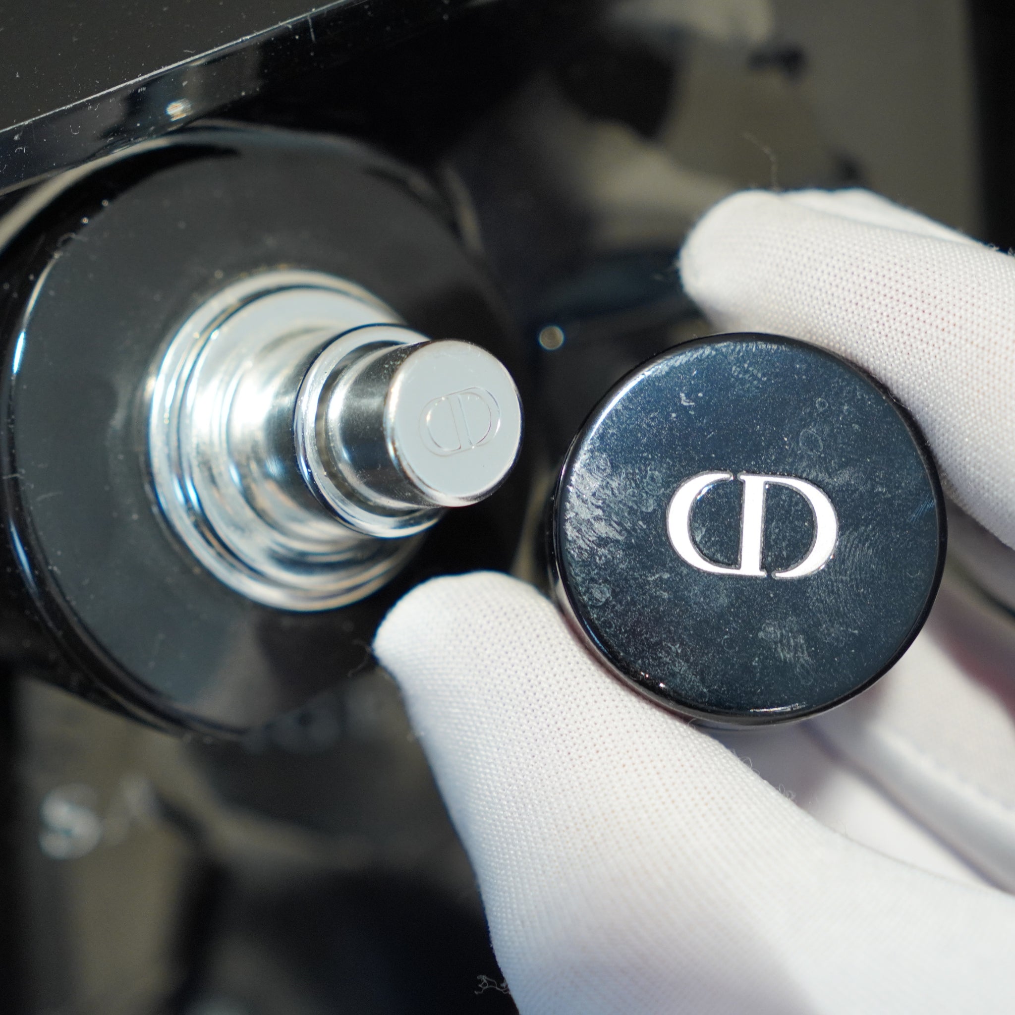 Dior Sauvage – Obraz z Rozbitego Flakonu