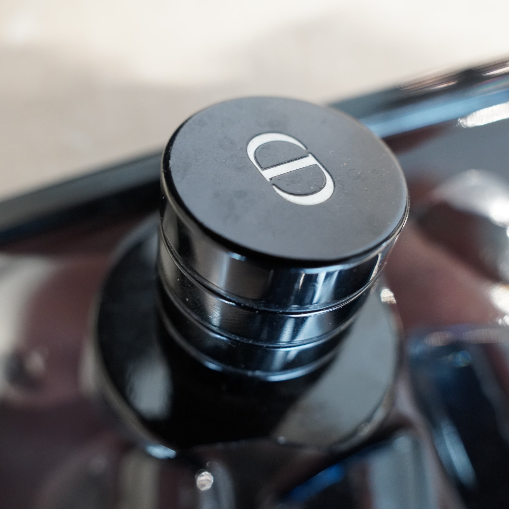 Dior Sauvage – Obraz z Rozbitego Flakonu